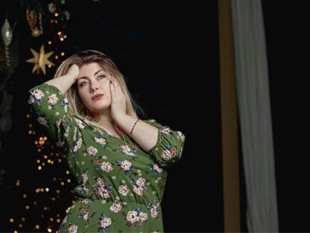 SofiaLux - Live porn &amp; sex cam - 18917254