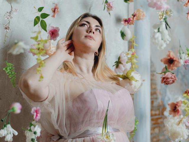 SofiaLux - Live porn &amp; sex cam - 18917266