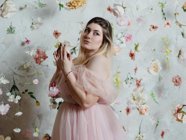 SofiaLux - Live porn &amp; sex cam - 18917274