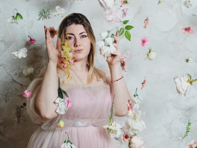 SofiaLux - Live Sex Cam - 18917390