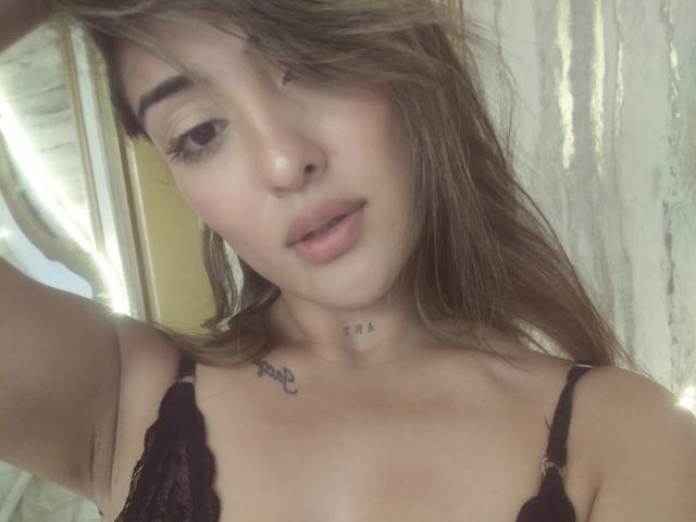 MaeCollins - Live porn &amp; sex cam - 18920750