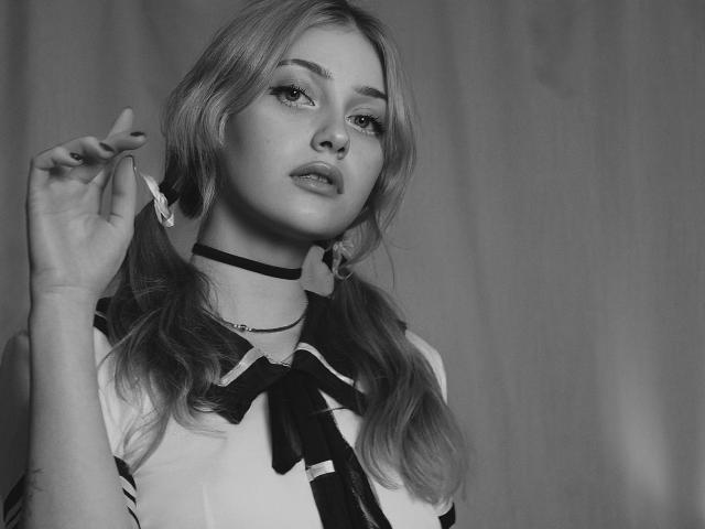 CaseyRendel - Live porn &amp; sex cam - 18932758