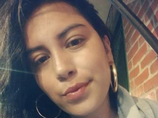 ZendayaStoermer - Live porn &amp; sex cam - 18940530