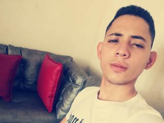 AlexanderBrathley - Live porn &amp; sex cam - 18942454