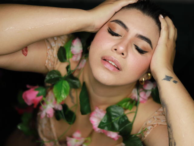 AnnikaRose - Live porn &amp; sex cam - 18947366