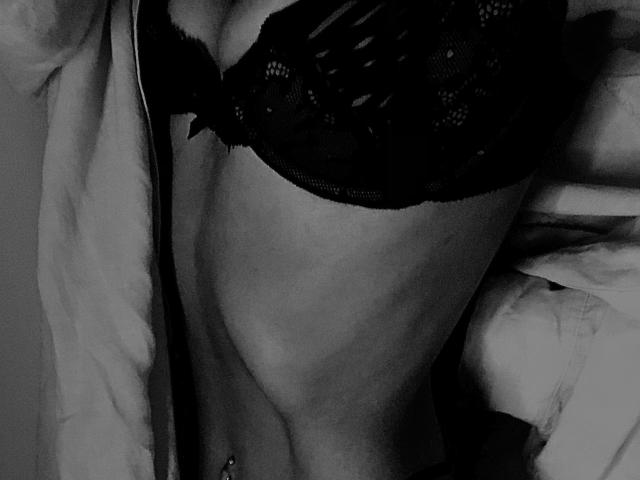 Julaiya - Live Sex Cam - 18955222