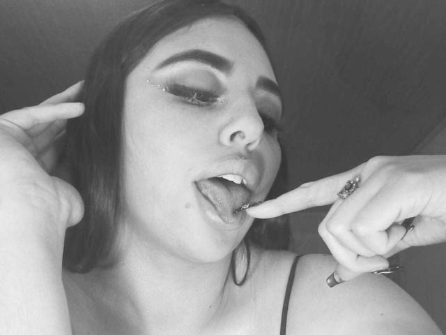 AnthonellaAdams - Live sex cam - 18960922