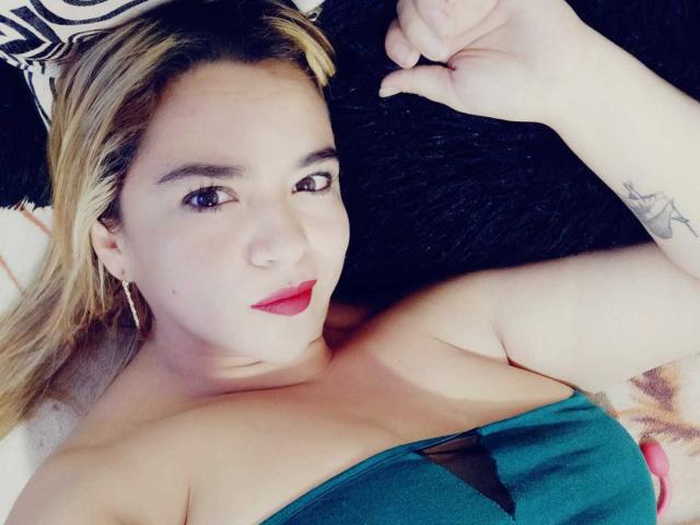 NaugthyCurvy - сексуальная веб-камера в реальном времени - 18971390