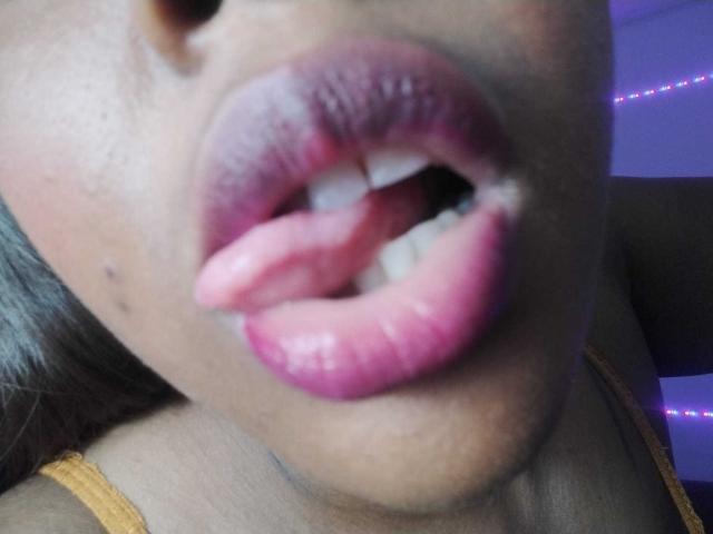 EmiraHot - ライブポルノ&amp;セックスカム - 18972082