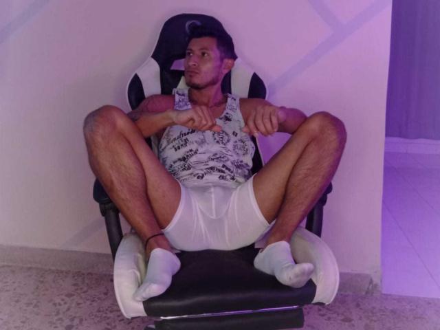 BenjaminGrey - Live porn &amp; sex cam - 18973346