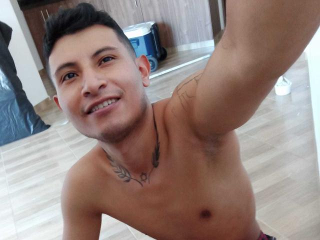 BenjaminGrey - Live porn &amp; sex cam - 18973374