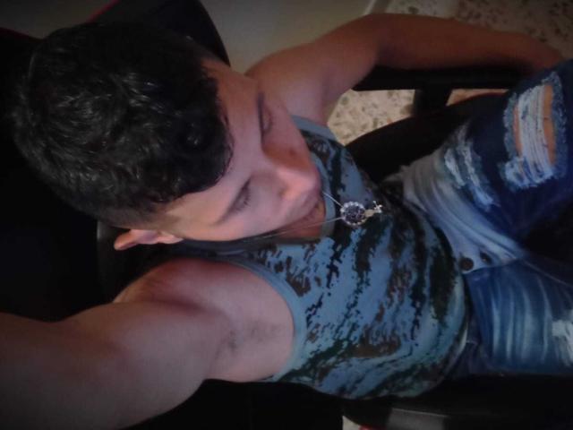 BenjaminGrey - Live porn &amp; sex cam - 18973382