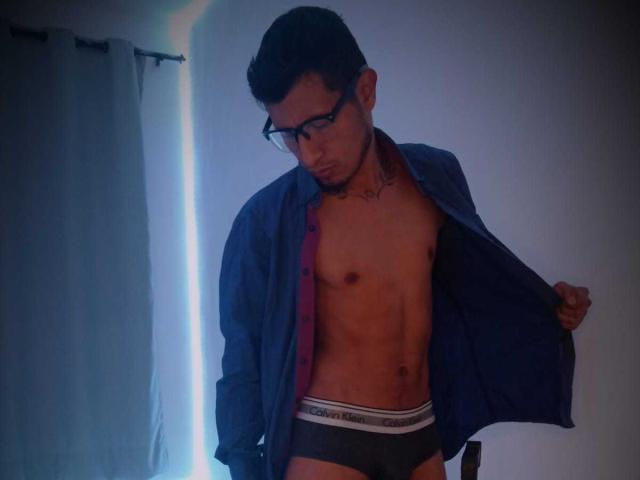 BenjaminGrey - Live Sex Cam - 18973386
