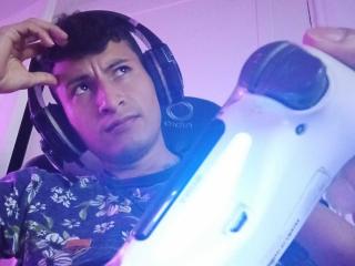 BenjaminGrey - Live porn &amp; sex cam - 18973390