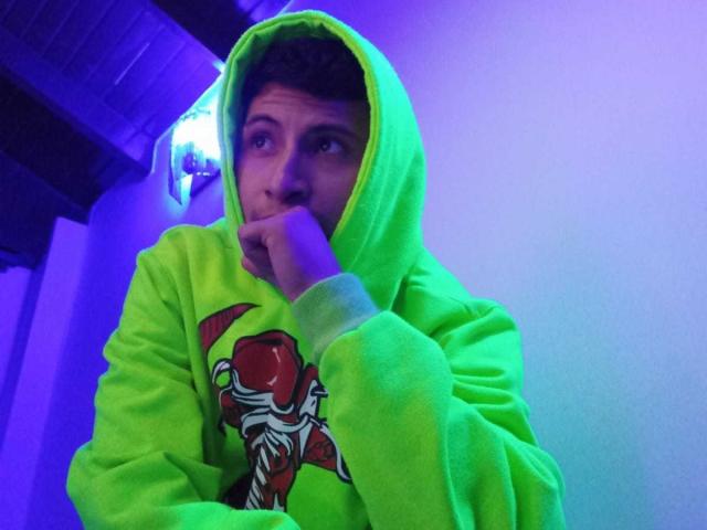 BenjaminGrey - Live sex cam - 18973398