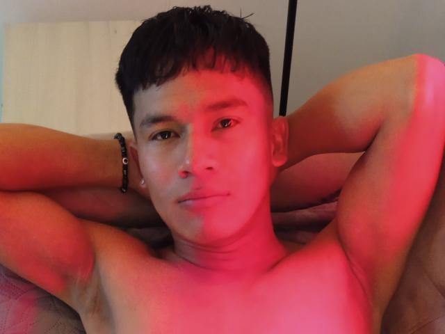 MatteoGoez - Live porn &amp; sex cam - 18977762