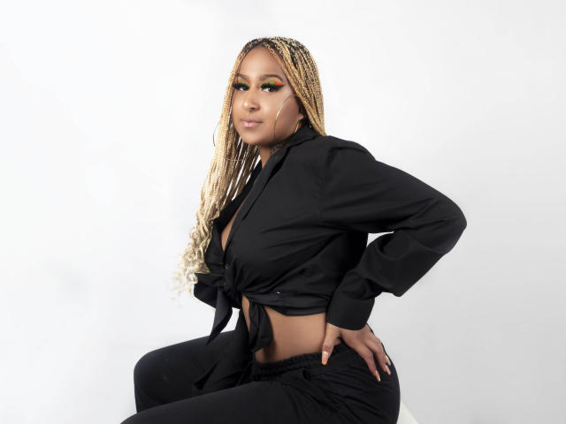 NicolettaCortez - Live sex cam - 18980146