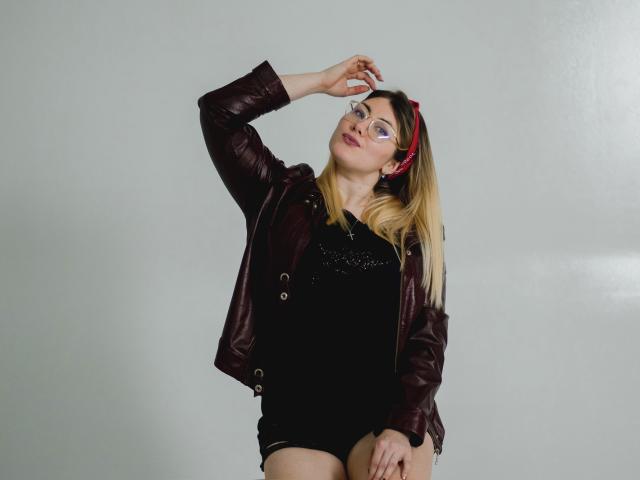 SofiaLux - Live porn &amp; sex cam - 18997582