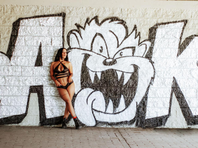 FiorellaBossh - Live sex cam - 18999314