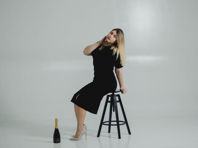 SofiaLux - Live porn &amp; sex cam - 19002062