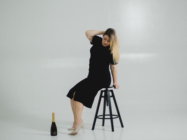 SofiaLux - Live porn &amp; sex cam - 19002066