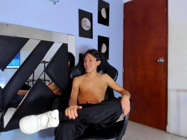 KevinBigCockX - Camera khiêu dâm &amp; quyến rũ trực tiếp - 19024714