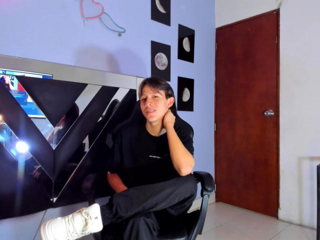 KevinBigCockX - Camera khiêu dâm &amp; quyến rũ trực tiếp - 19024778