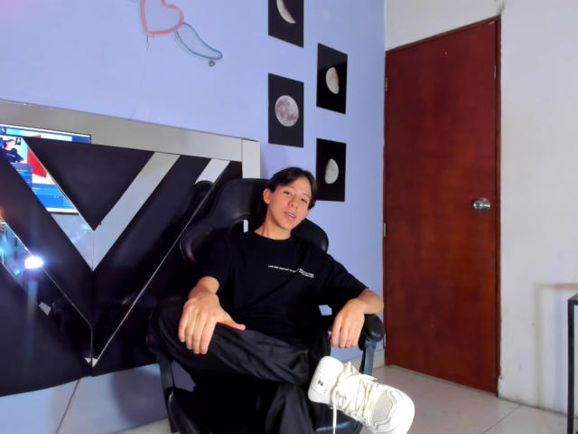 KevinBigCockX - Sexe cam en vivo - 19024782