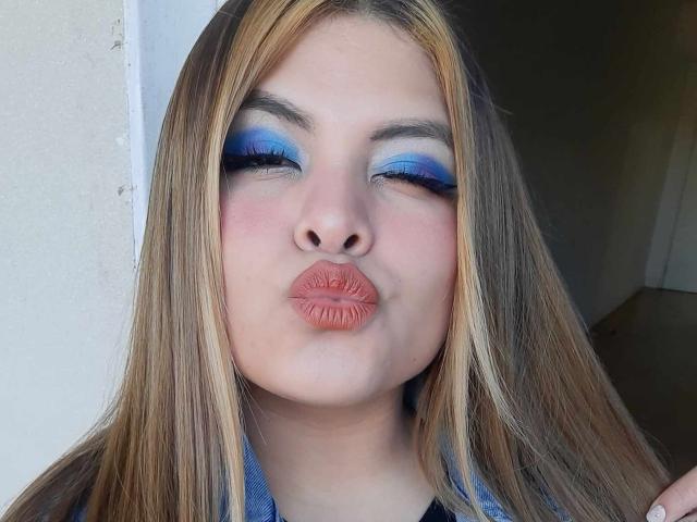 LuciaRobertz - Live sex cam - 19027778