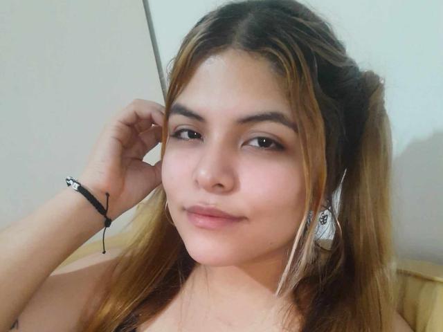 LuciaRobertz - Live porn &amp; sex cam - 19027858