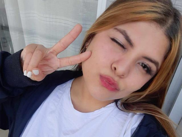 LuciaRobertz - Live sexe cam - 19027866