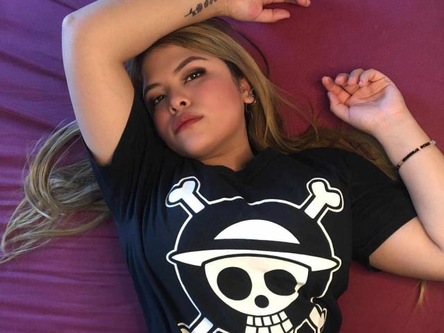 LuciaRobertz - Live sex cam - 19027894