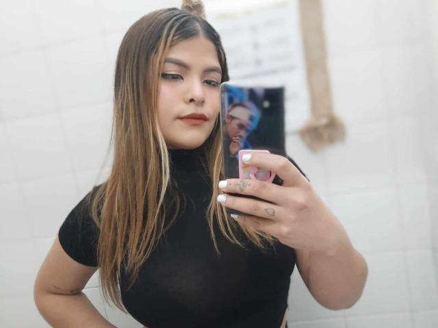 LuciaRobertz - Élő pornó és szexkamera - 19027910