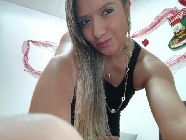 ValeriaHunter69 - Live porn &amp; sex cam - 19028758