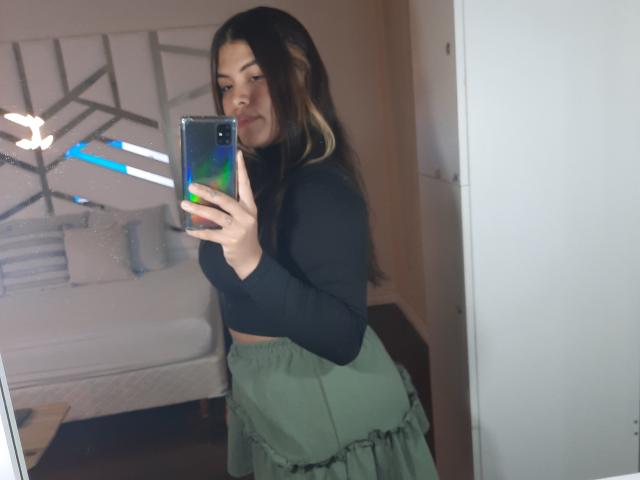 LuciaRobertz - Live sex cam - 19032850