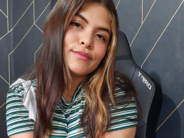 LuciaRobertz - Live sexe cam - 19032858