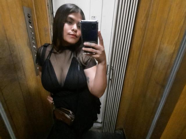 LuciaRobertz - сексуальная веб-камера в реальном времени - 19032866