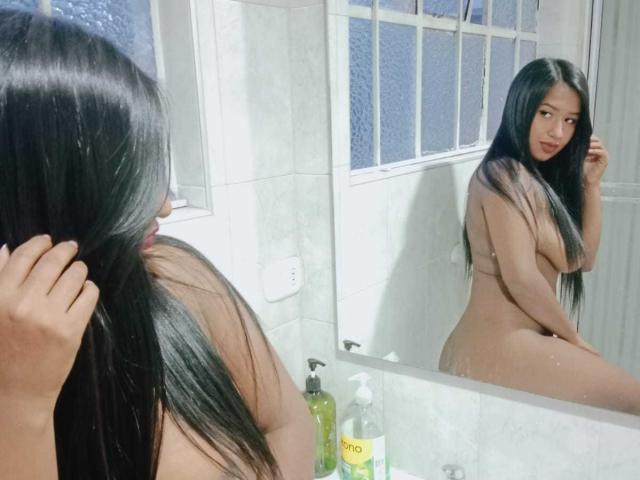 LauriyDubois - Live porn &amp; sex cam - 19040522