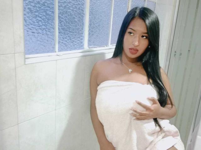 LauriyDubois - Live porn &amp; sex cam - 19040634