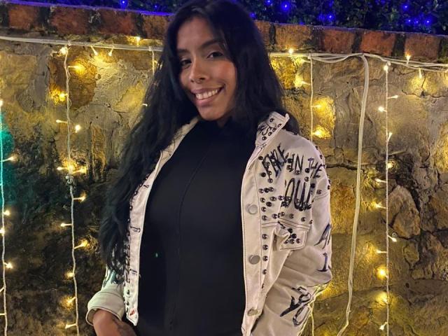 FiorellaBossh - Porno na żywo i seks kamera - 19041262