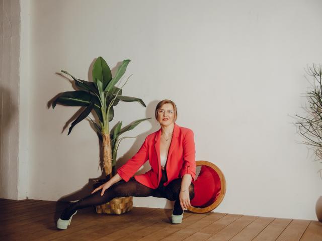 ArinaSonnet - Live porn &amp; sex cam - 19081686