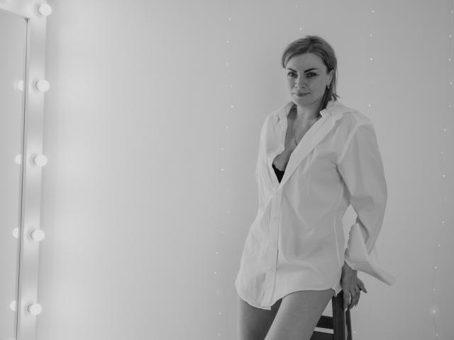 RenataBaster - Live porn &amp; sex cam - 19084562