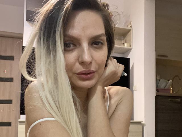 DouceAmelia - Porno na żywo i seks kamera - 19088838