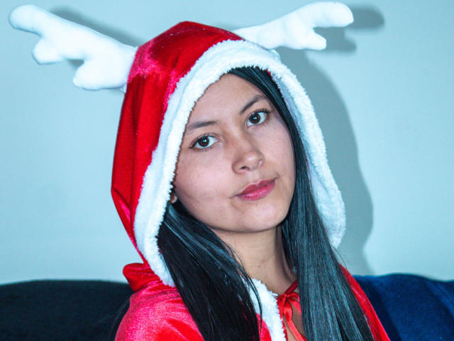 EmilySavage - Live Sex Cam - 19095118