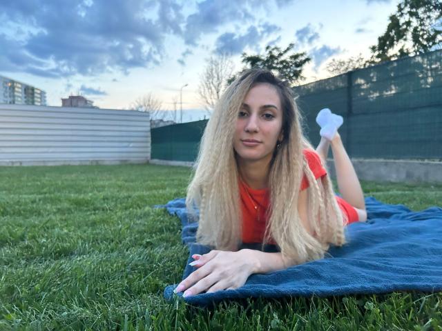 SkylarRedstone - Live porn &amp; sex cam - 19125422