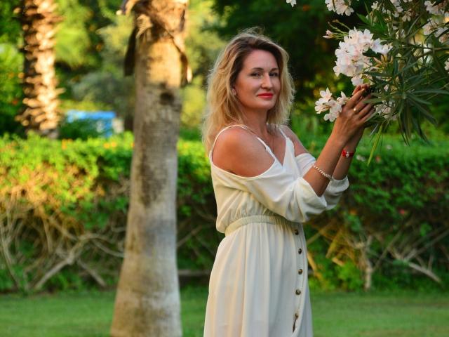 FantasyAlison - Live porn &amp; sex cam - 19148542