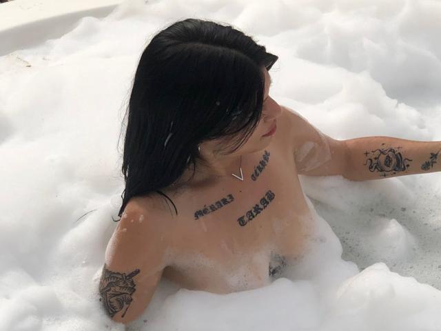 MirandaVega - сексуальная веб-камера в реальном времени - 19162722