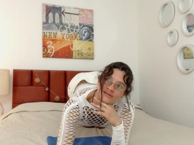 SereneClarks - Live porn &amp; sex cam - 19174894