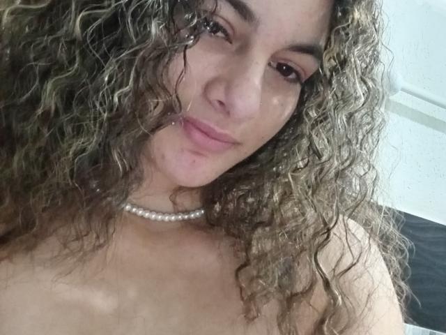 AtheneaRossi - Live porn &amp; sex cam - 19178038