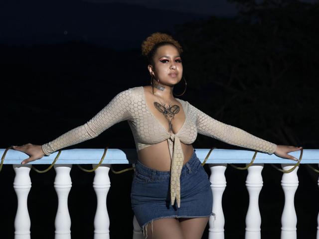 NicolettaCortez - Live Sex Cam - 19182942